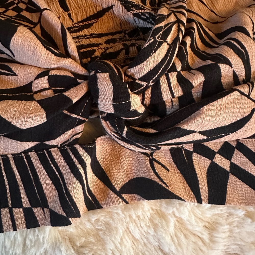 Black and blush tropical Floral top - Picture 3 of 5